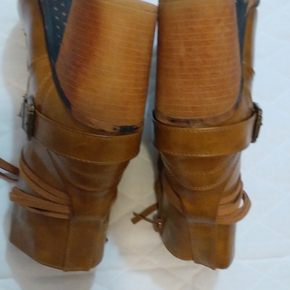Celebrity Pink Women's Size 7 Brown 3 in Block Heels Ankle Boots Zipper Closure. - Picture 3 of 9
